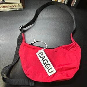 Baggu Candy Apple Small Crescent 37” strap 🍎